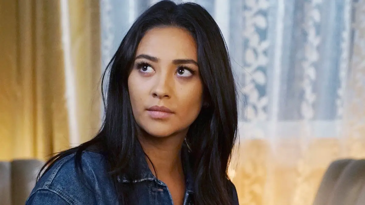 Shay Mitchell Responds To A Question About Pretty Little Liars Original Sin Fangirlish