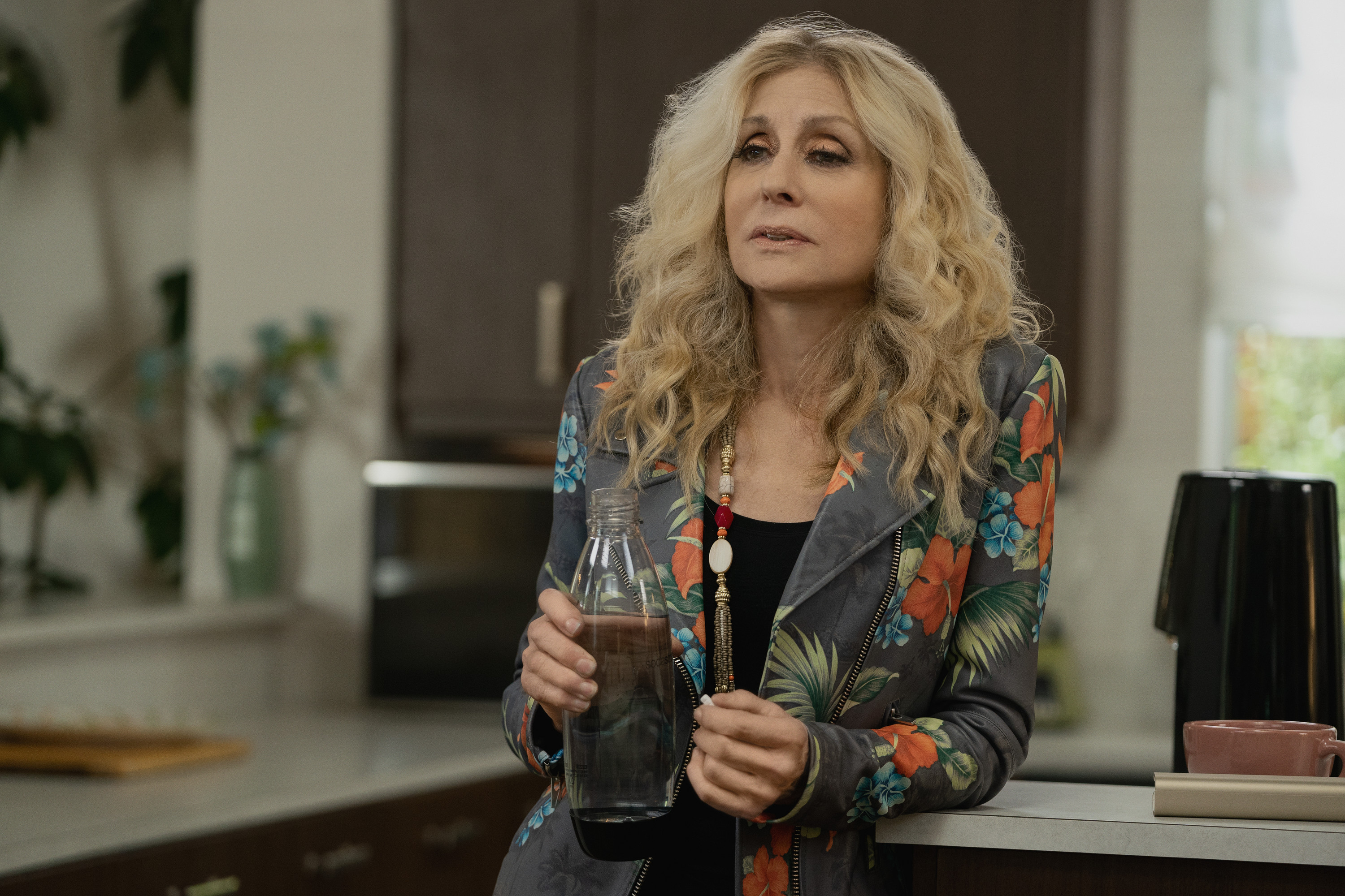Shining Vale 1x05 Chapter Five - The Squirrel Knew review Judith Light as Joan