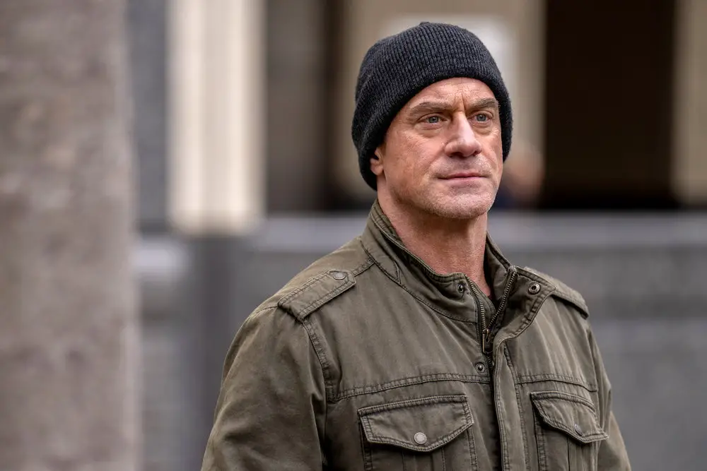 Law & Order: Organized Crime 2x17 "Can't Knock The Hustle" Christopher Meloni as Elliot Stabler