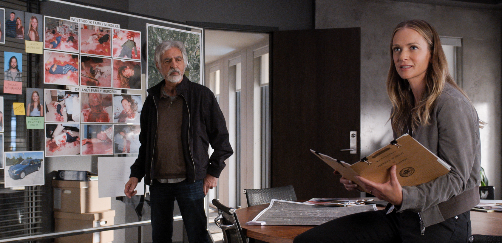 Criminal Minds: Evolution Joe Mantegna as Dave Rossi and A.J. Cook as Jennifer “JJ” Jarreau