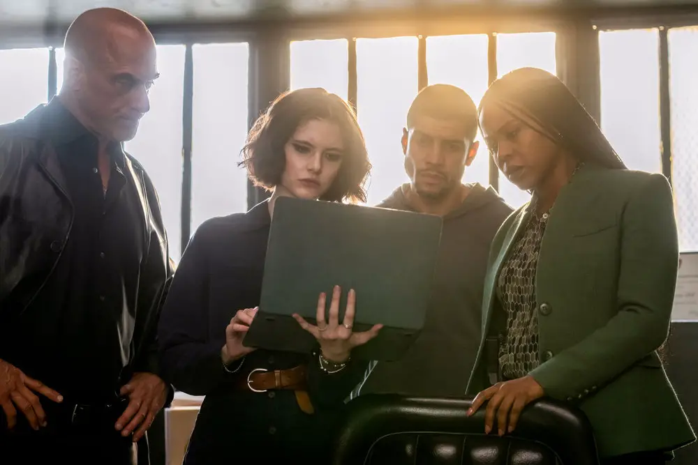 Law & Order: Organized Crime 3x11 Pictured: (l-r) Christopher Meloni as Det. Elliott Stabler, Ainsley Seiger as Det. Jet Slootmaekers, Rick Gonzalez as Det. Bobby Reyes, Danielle Moné Truitt as Sgt. Ayanna Bell -- (Photo by: Zach Dilgard/NBC)