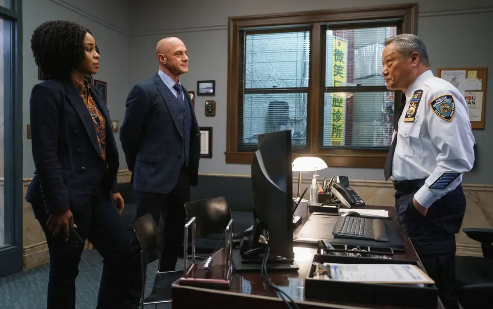 Law & Order: Organized Crime 3x16 Pictured: (l-r) Danielle Moné Truitt as Sergeant Ayanna Bell, Christopher Meloni as Detective Elliot Stabler, Kelvin Han Yee as Captain Lin -- (Photo by: Peter Kramer/NBC)