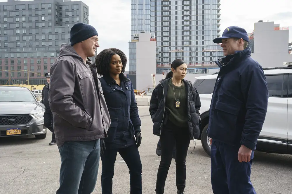 Law & Order: Organized Crime 3x17 Pictured: (l-r) Christopher Meloni as Det. Elliot Stabler, Danielle Moné Truitt as Sgt. Ayanna Bell, Angela Lin as Det. Chang -- (Photo by: Peter Kramer/NBC)