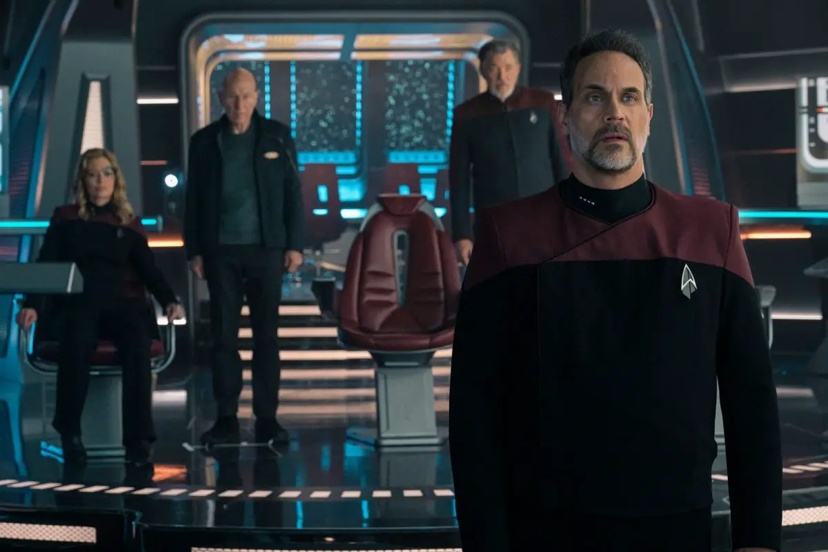 Jonathan Frakes as Riker, Todd Stashwick as Captain Shaw, and Sir Patrick Stewart as Picard in Star Trek: Picard 3x05 "Imposters."