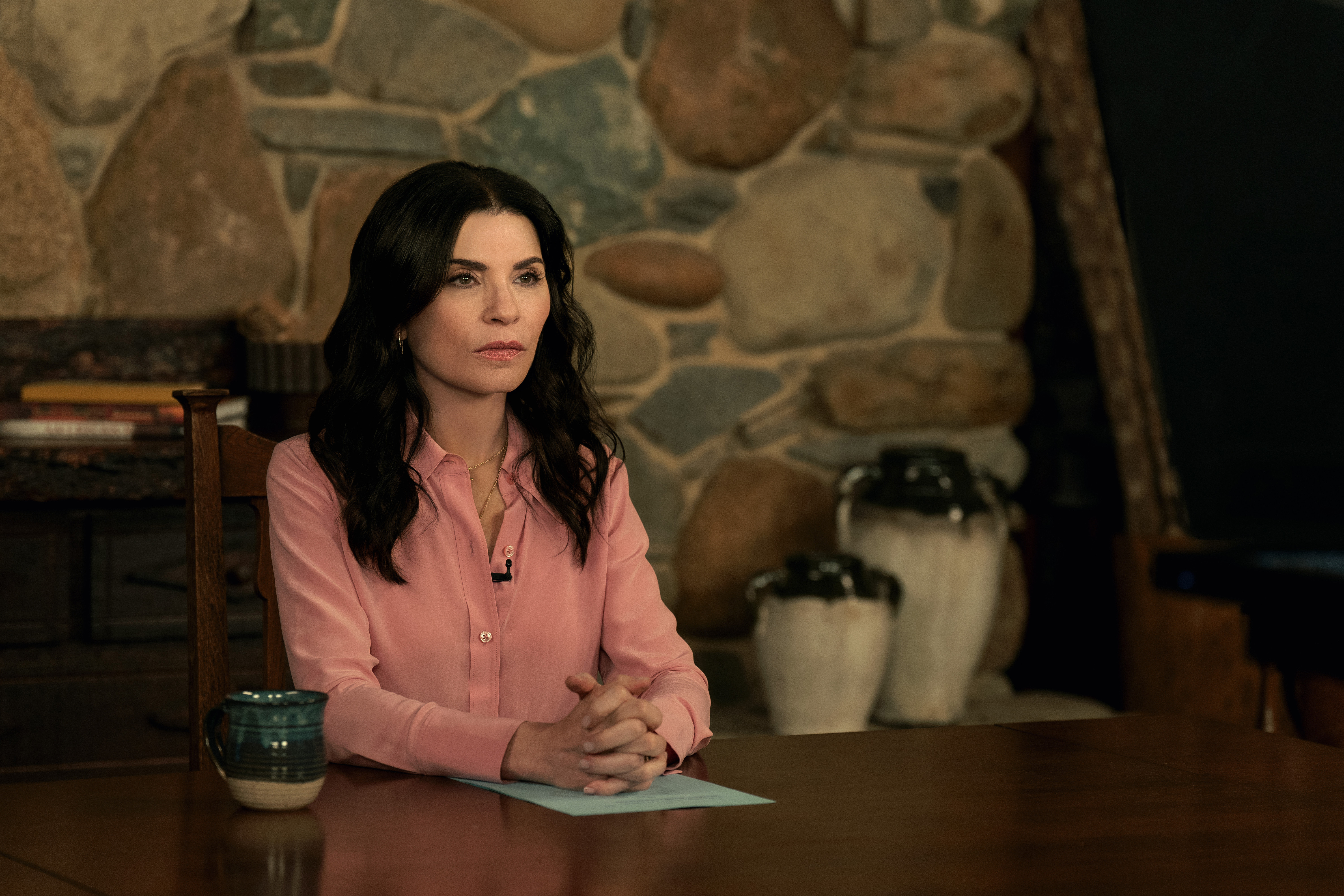 The Morning Show 3x05 Julianna Margulies as Laura Peterson