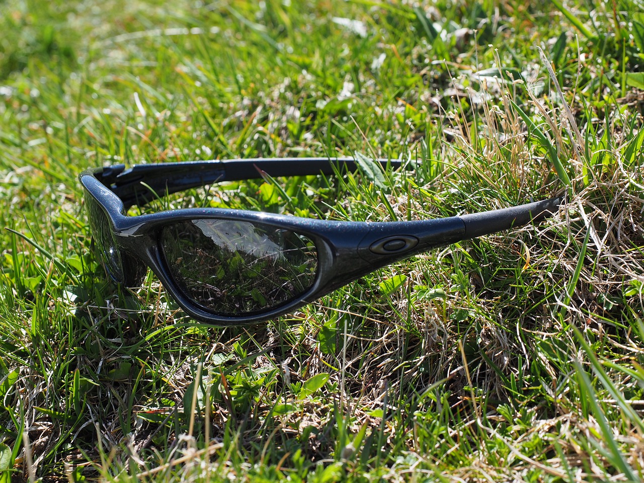 Oakley Prescription Glasses & Sunglasses | Leightons