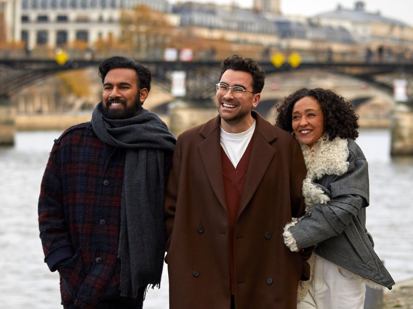 Good Grief. (L to R) Himesh Patel as Thomas, Daniel Levy (writer/director/producer) stars as Marc and Ruth Negga as Sophie in Good Grief. Cr. Jonathan Daniel Pryce / Netflix © 2023.