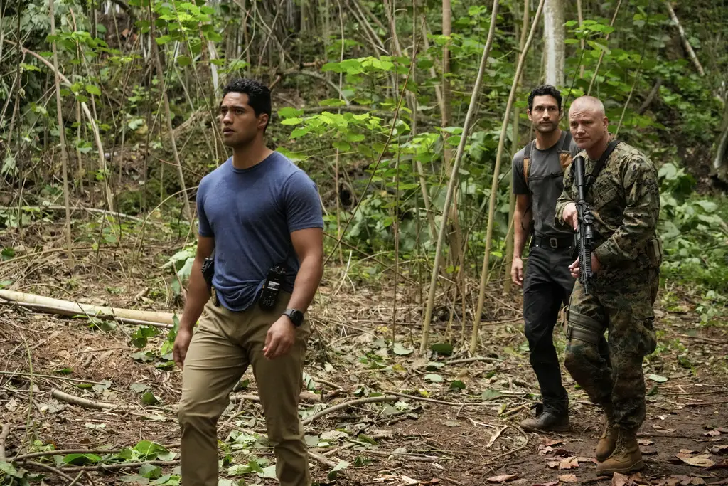 Alex Tarrant as Kai Holman and Noah Mills as Jesse Boone on NCIS: Hawai'i.