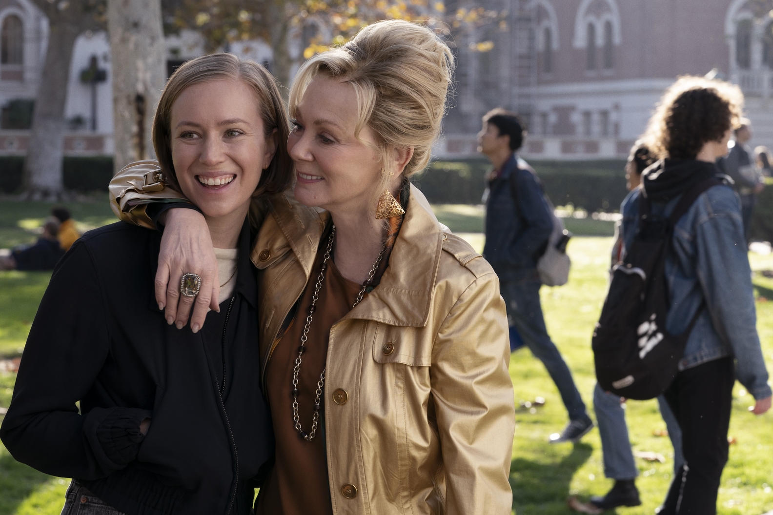 Hannah Einbinderer and Jean Smart in "Hacks" Season 3