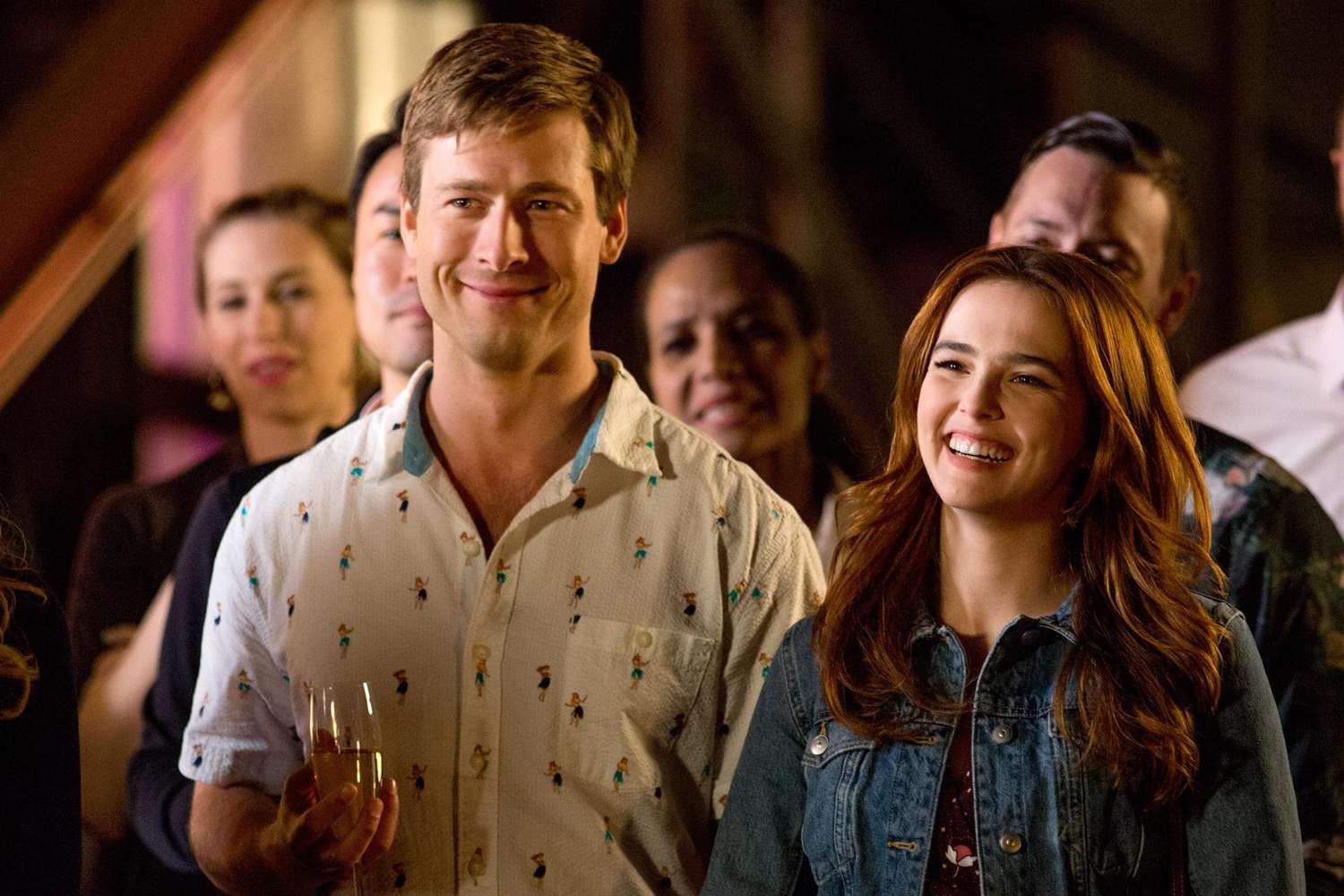 Glen Powell and Zoey Deutch in Set It Up