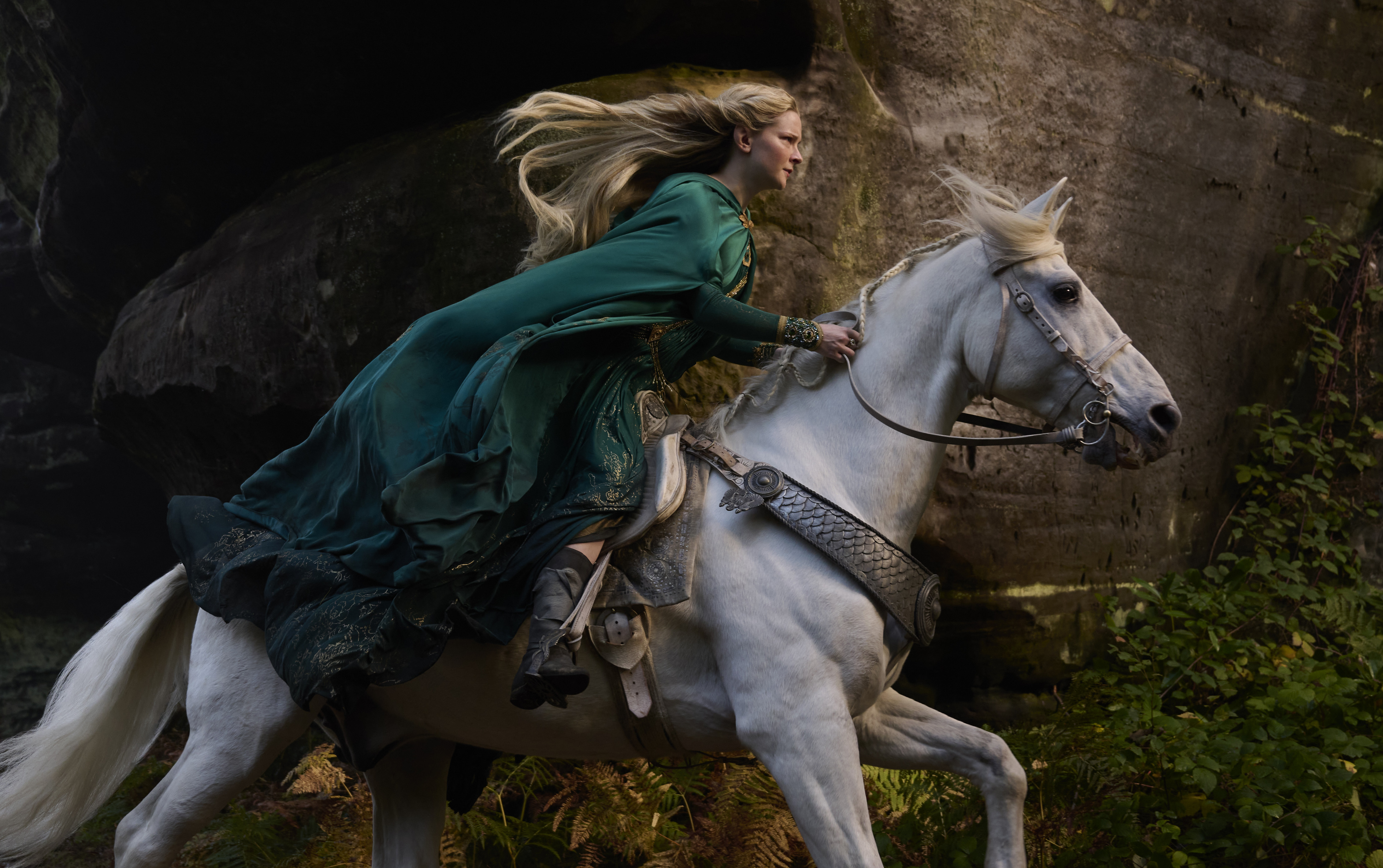 Morfydd Clark as Galadriel in The Lord of the Rings: The Rings of Power 2x01