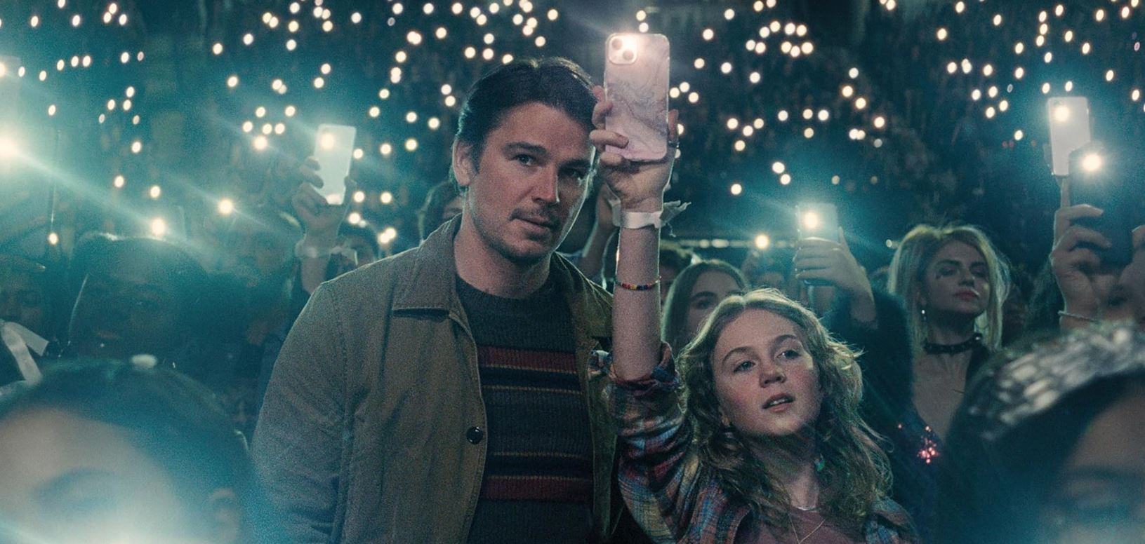 Josh Hartnett and Ariel Donoghue in Trap. Courtesy of Warner Bros. Discovery.