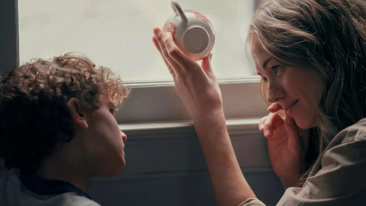 Caleb Dolden and Yvonne Strahovski in Peacock's Teacup