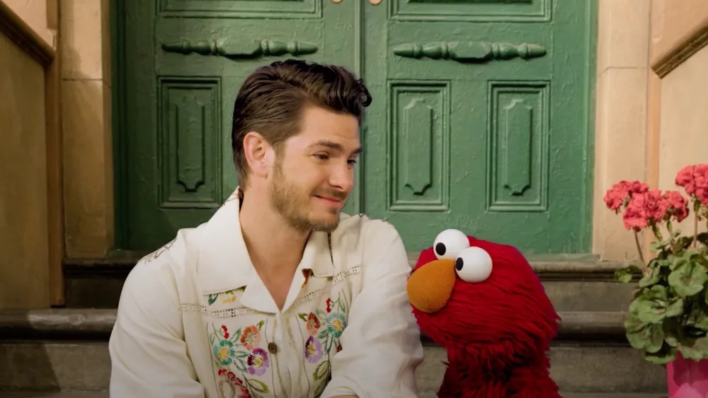 Andrew Garfield and Elmo