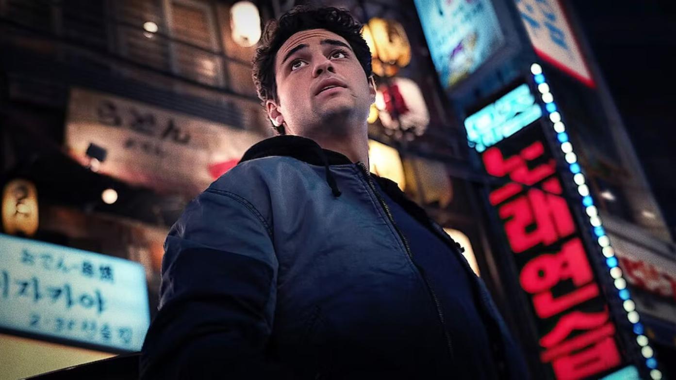 Noah Centineo in the recruit season 2