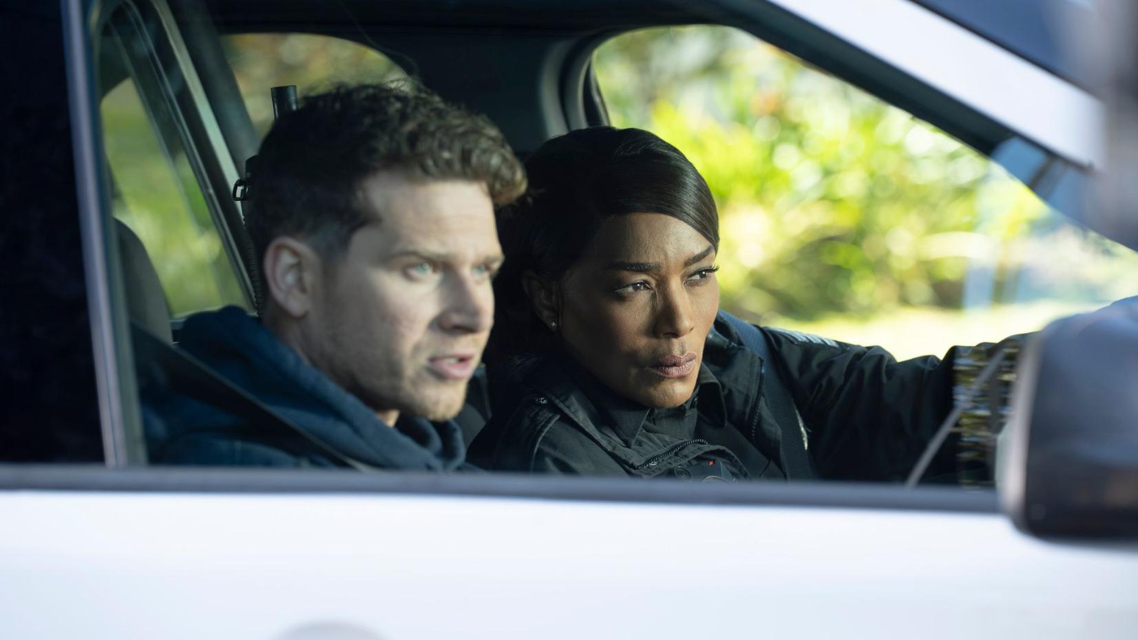 9-1-1 – “Lab Rats” – Athena and Buck are in a race against time to rescue the rest of the 118 following the fire in the bio lab. THURSDAY, APRIL 17 (THURSDAY, APRIL 17) on ABC. (Disney/Christopher Willard) OLIVER STARK, ANGELA BASSETT