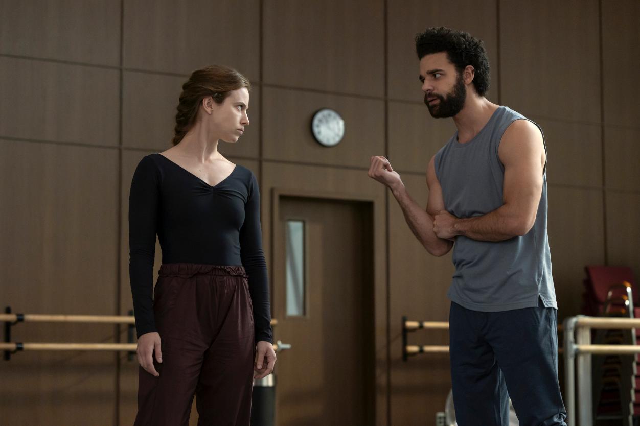 Lou de Laâge and David Alvarez in Étoile Season 1, Episode 3