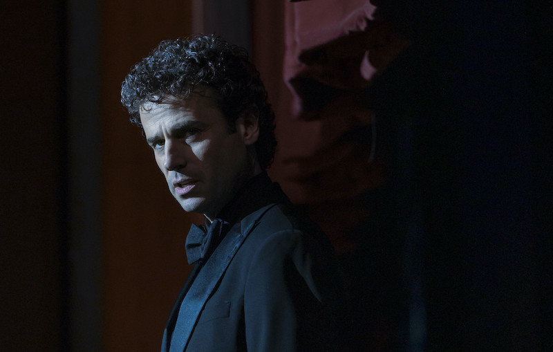 Luke Kirby in Étoile Season 1, Episode 4