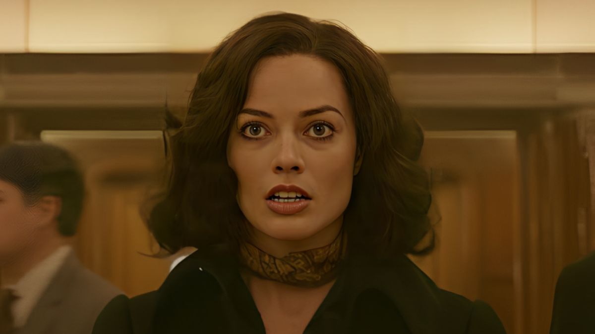 Margot Robbie in a scene from Amsterdam (2022)