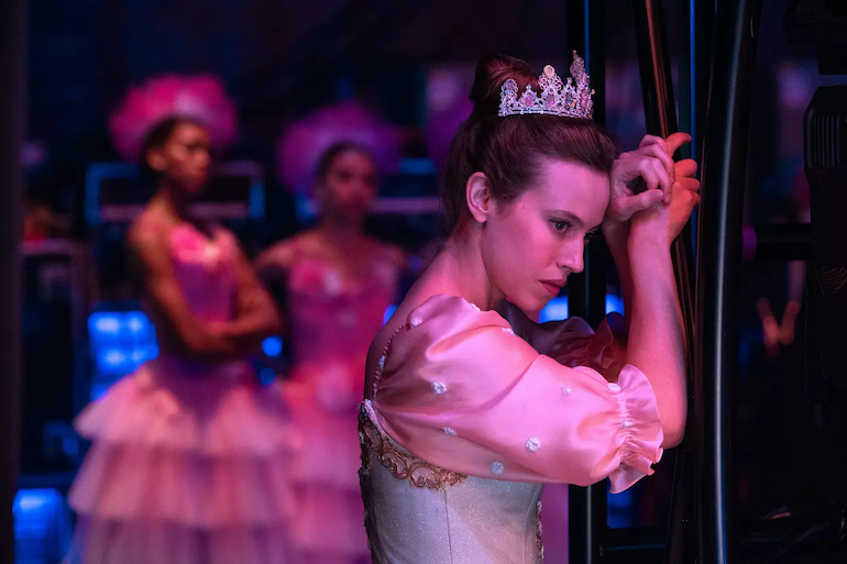 Lou de Laâge in Étoile Season 1, Episode 7