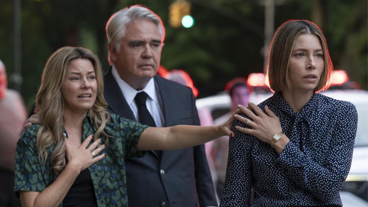 Jessica Biel, Elizabeth Banks, and Michael Harney in The Better Sister