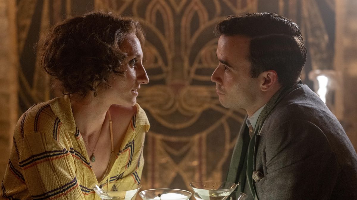 Nancy (Bessie Carter), Peter (Jamie Blackley) - Photographer: Olly Courtney - Courtesy of BritBox