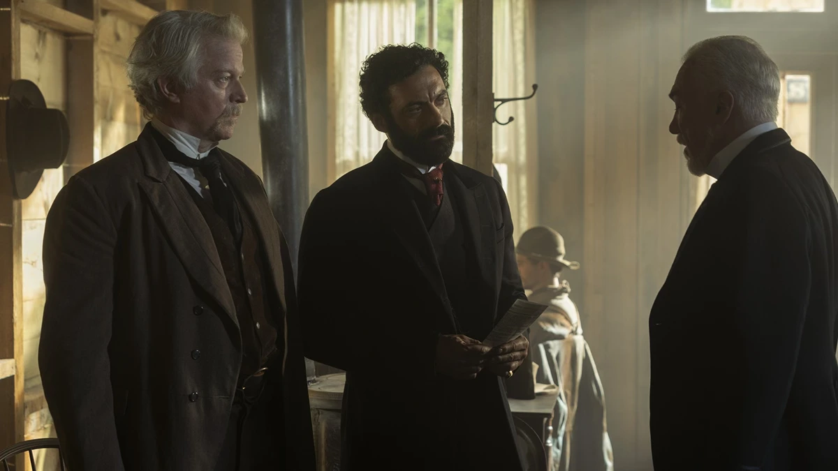 Morgan Spector, center, as George Russell in The Gilded Age season 3 episode 1. Photograph by Karolina Wojtasik/HBO.