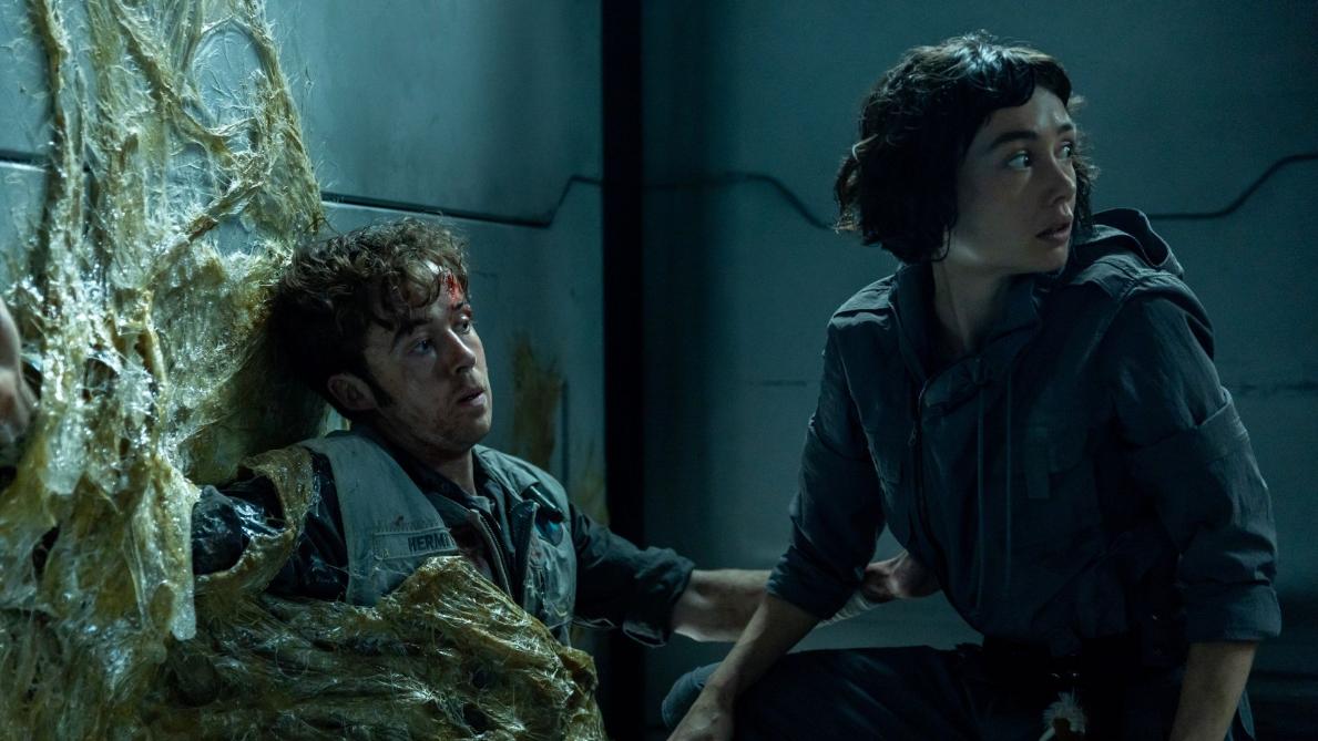 FX's Alien: Earth -- "Metamorphosi" -- Season 1, Episode 3 (Airs Tues, August 19) -- Pictured (L-R): Alex Lawther as Hermit, Sydney Chandler as Wendy. CR: Patrick Brown/FX