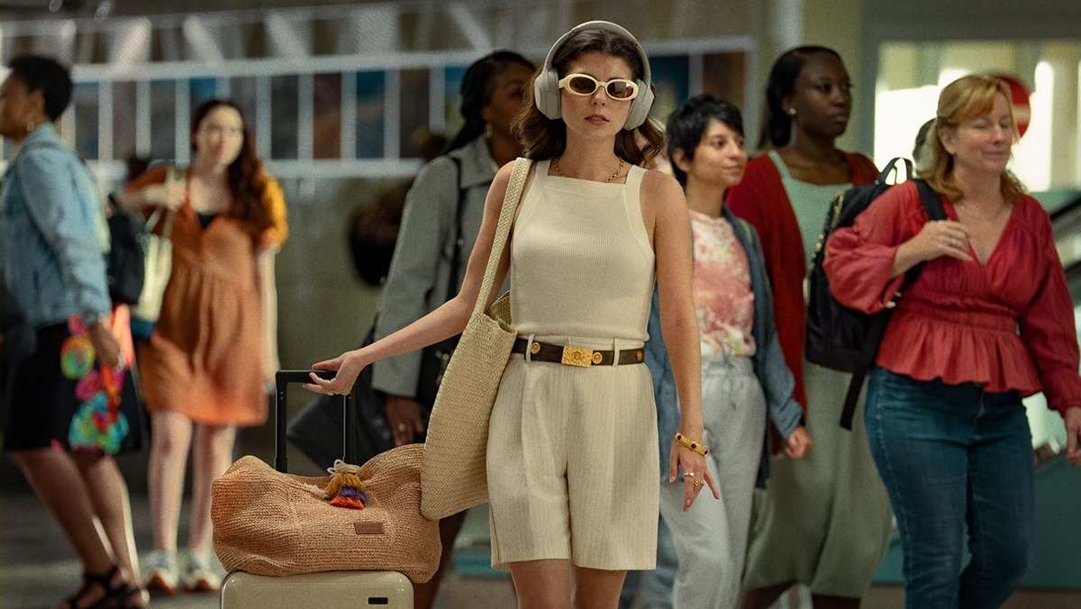 Emily Bader as Poppy in People We Meet on Vacation. Courtesy of Netflix.