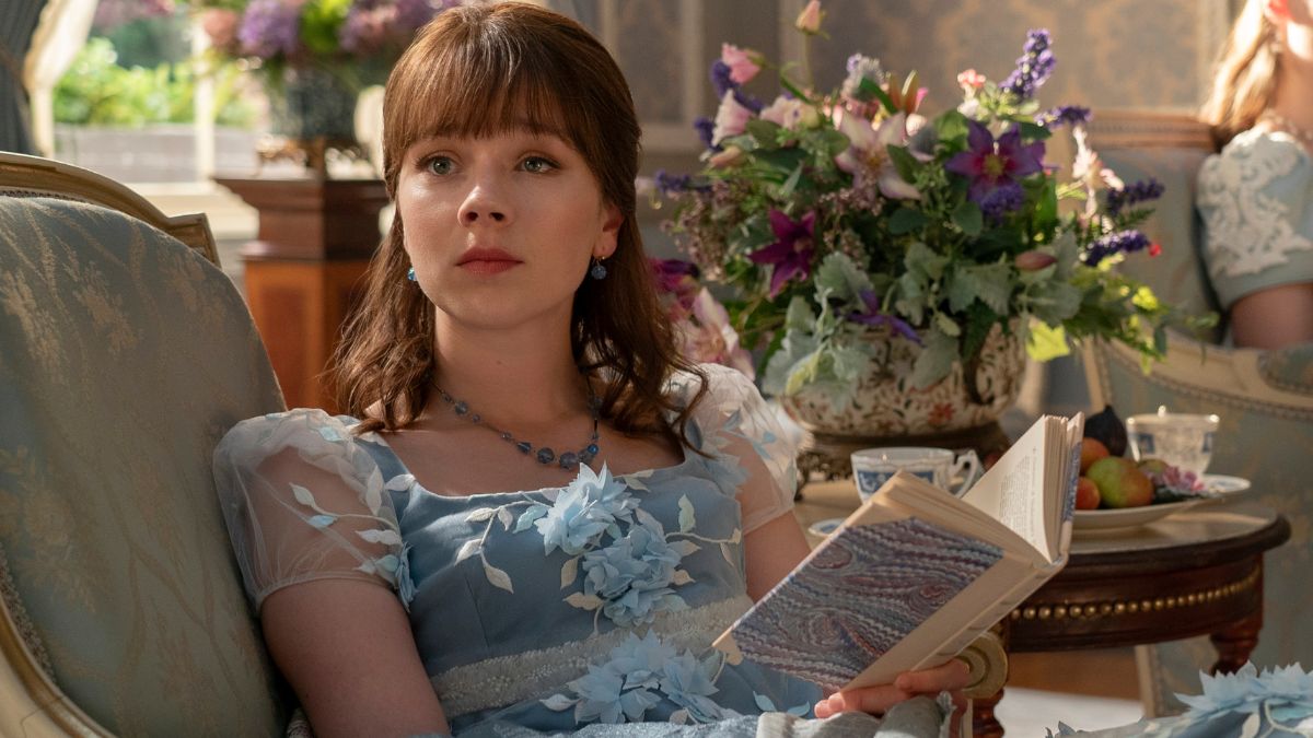 Claudia Jessie as Eloise Bridgerton, Hannah Dodd as Francesca Bridgerton -- Bridgerton Season 3, Episode 3, "Forces of Nature"