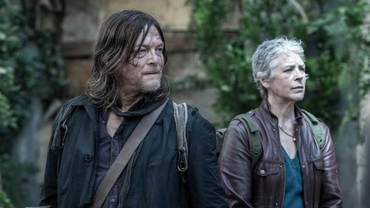 Daryl and Carol in London in Daryl Dixon Season 3, Episode 1.