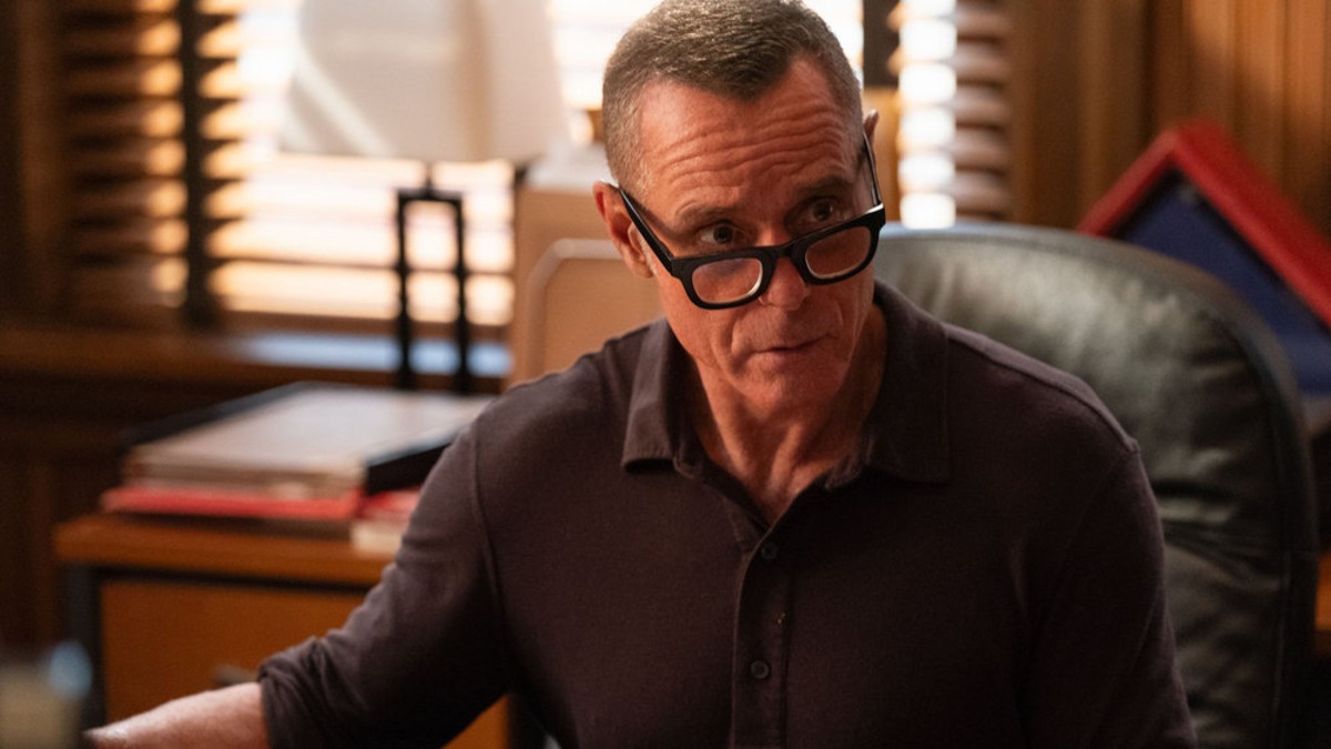 Chicago P.D. Season 13 Episode 7 - Hank Voight with glasses