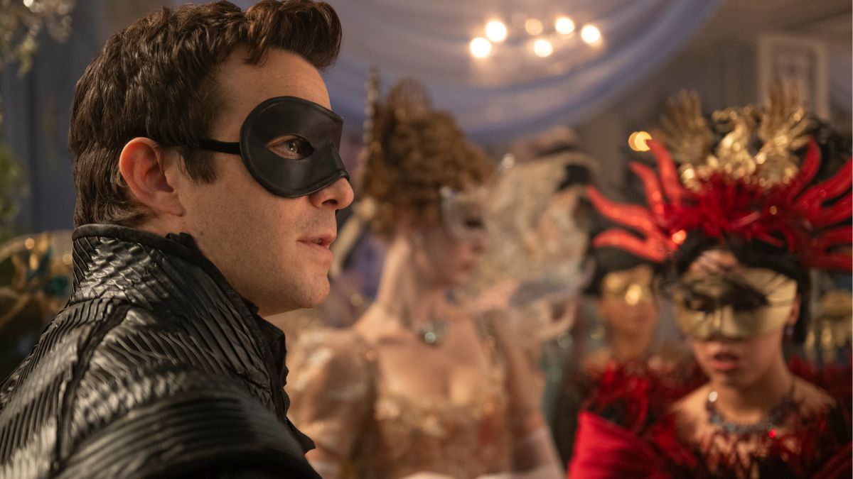 Bridgerton Season 4, Episode 1 - Luke Thompson as Benedict Bridgerton