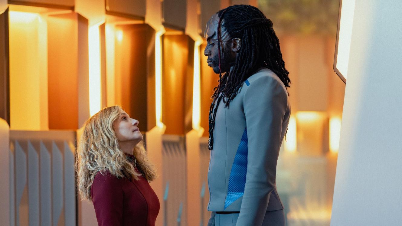 Holly Hunter as Chancellor Ake and Karim Diane as Kraag in Star Trek: Starfleet Academy season 1 episode 4 "Vox in Excelsio."