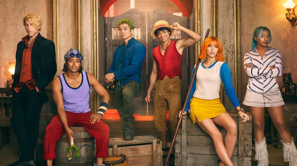 One Piece. (L to R) Taz Skylar as Sanji, Jacob Romero as Usopp, Mackenyu as Roronoa Zoro, Iñaki Godoy as Monkey D. Luffy, Emily Rudd as Nami, Charithra Chandran as Miss Wednesday in One Piece. Cr. Sophy Holland/Netflix © 2025