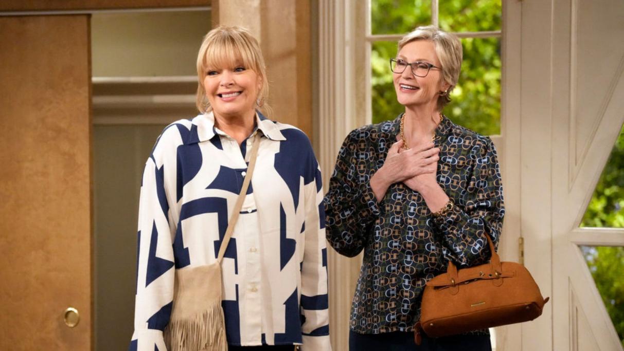 HAPPY'S PLACE -- "Emotional Real Estate" Episode 215 -- Pictured: (l-r) Melissa Peterman as Gabby, Jane Lynch as Val -- (Photo by: Casey Durkin/NBC)