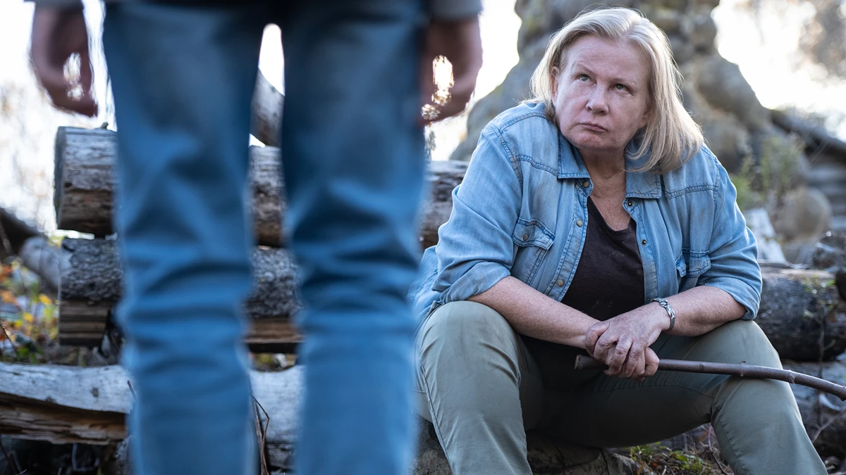 Elizabeth Saunders in FROM Season 4