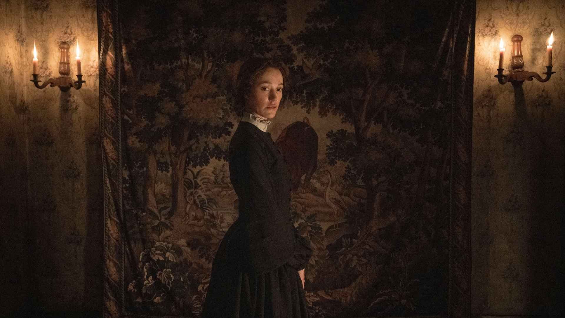 Maika Monroe in Victorian Psycho