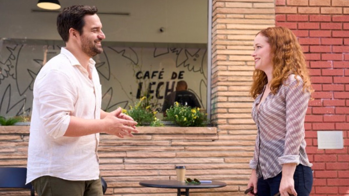 SUNSET P.I. -- "Pilot" -- Pictured: (l-r) Jane Levy as Faye, Jake Johnson as Mickey Wilder -- (Photo by: Greg Gayne/NBC)