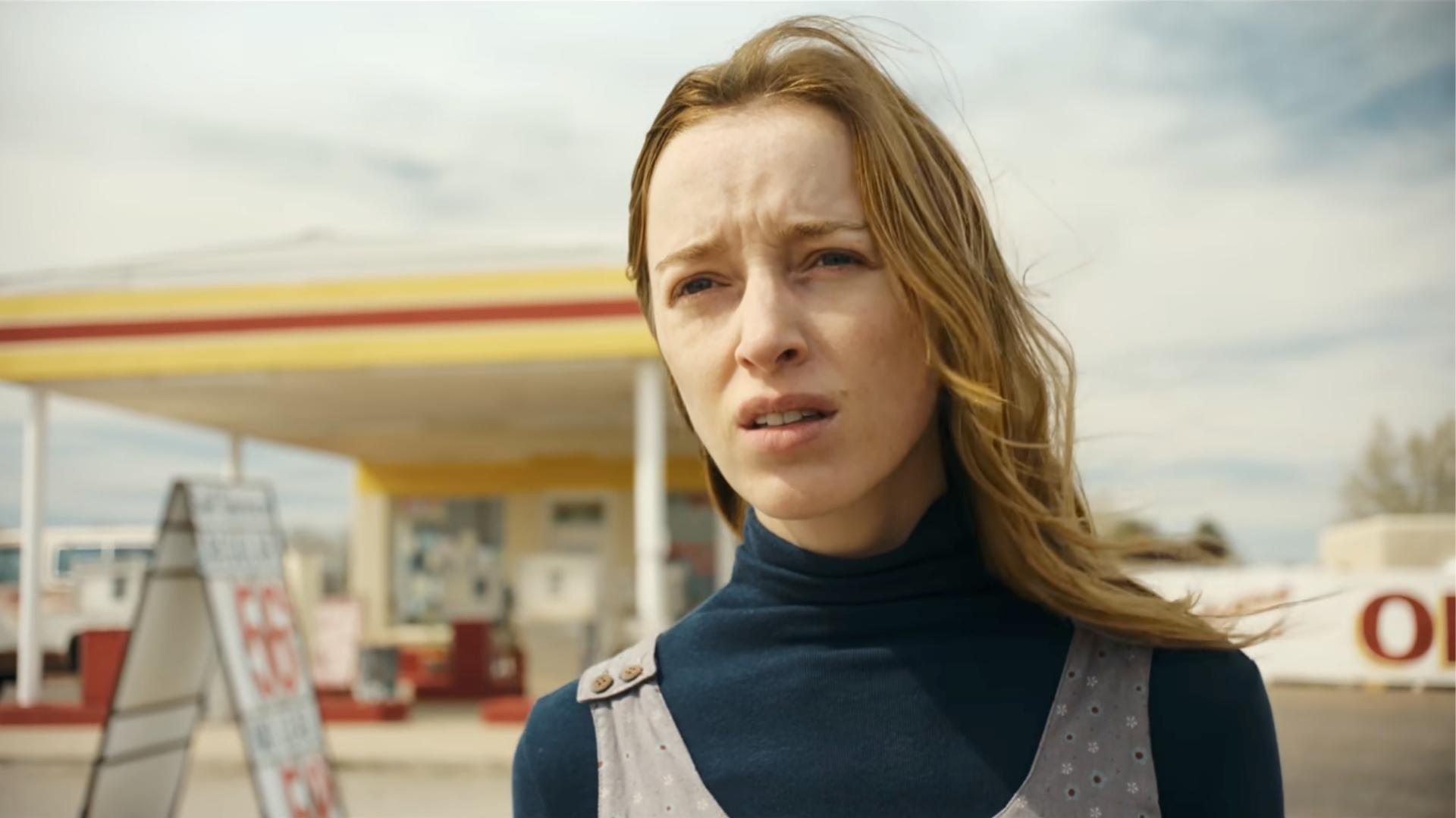 Phoebe Dynevor in Pendulum
