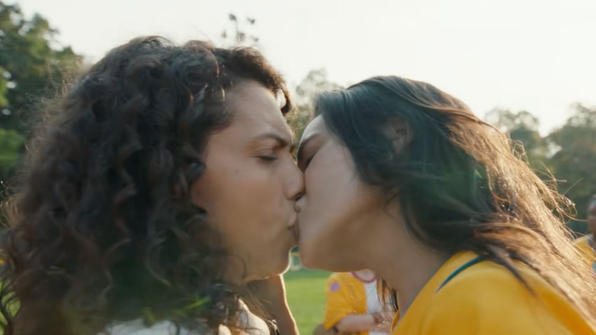 slo pitch kiss