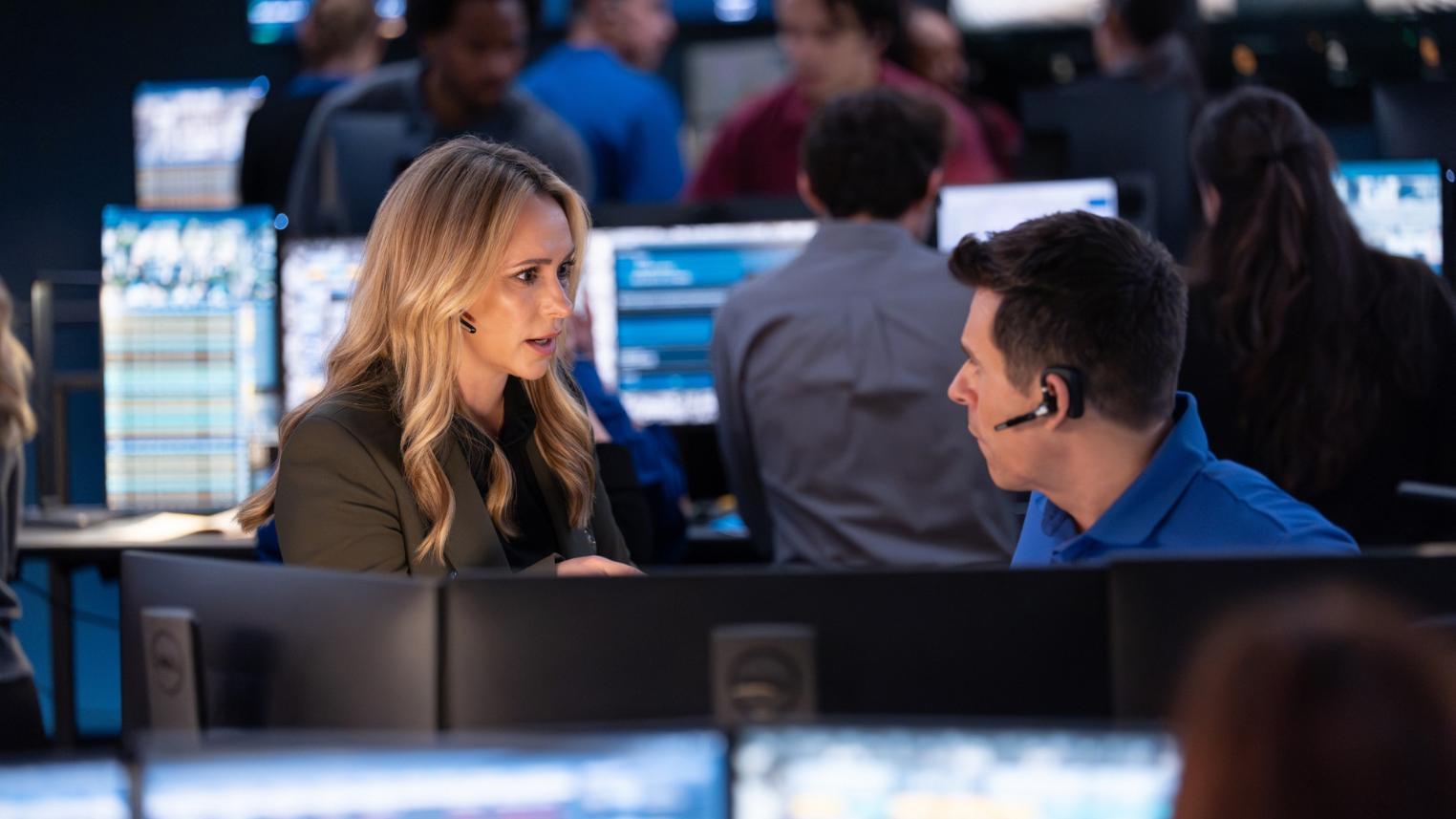 maddie and josh in 9-1-1 season 10 episode 2