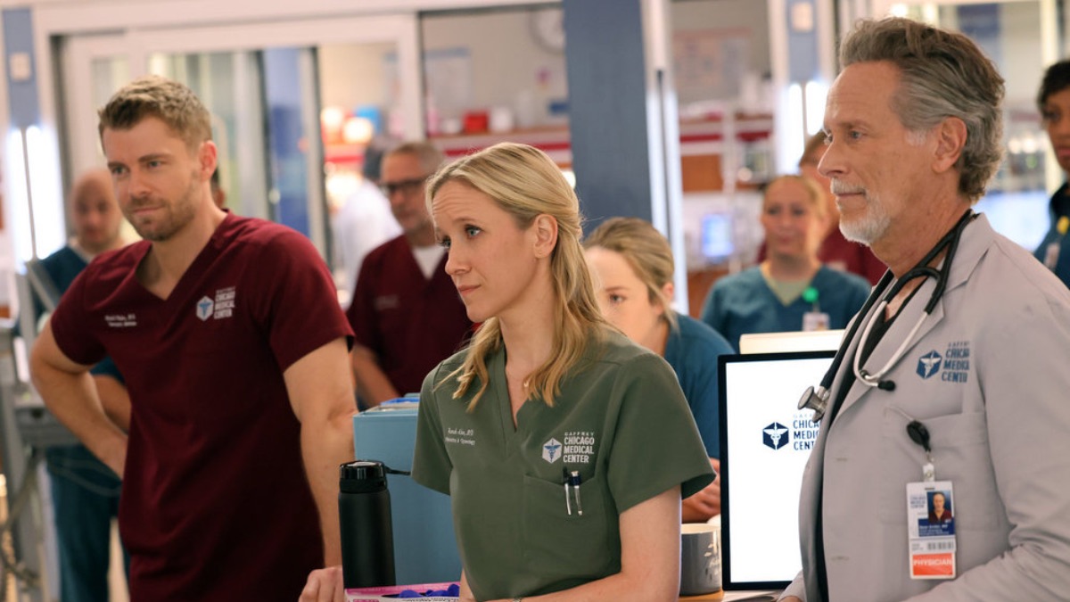 CHICAGO MED -- "They Call Me Ms. Goodwin" Episode 1203 -- Pictured: (l-r) Jessy Schram as Dr. Hannah Asher, Steven Weber as Dr. Dean Archer -- (Photo by: George Burns Jr/NBC)