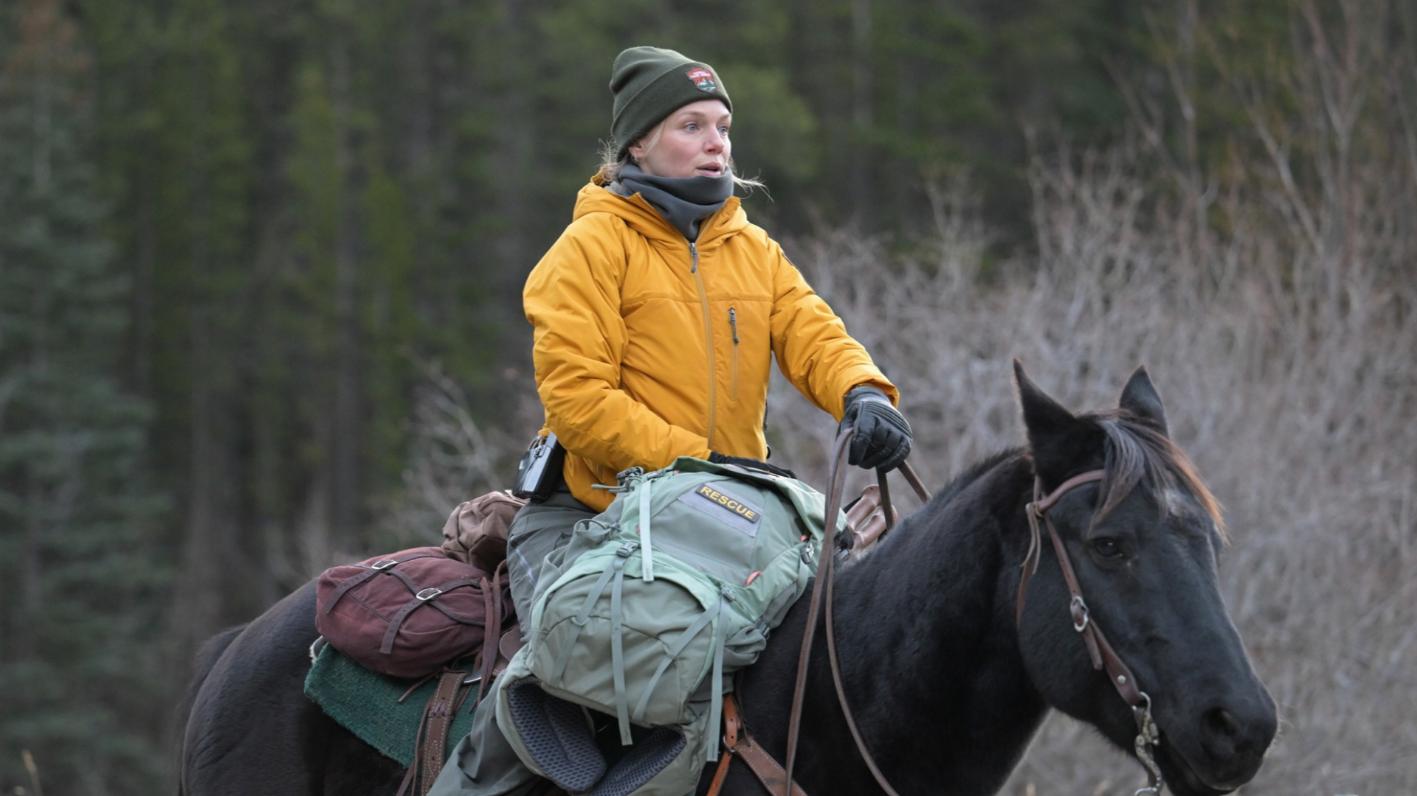 EP#110 - "Hunting Season" - Tracy Spiridakos as Anna Pigeon in Anna Pigeon on USA Network. Photo Credit: Michelle Faye/USA Network © VERSANT MEDIA 2025. All Rights Reserved