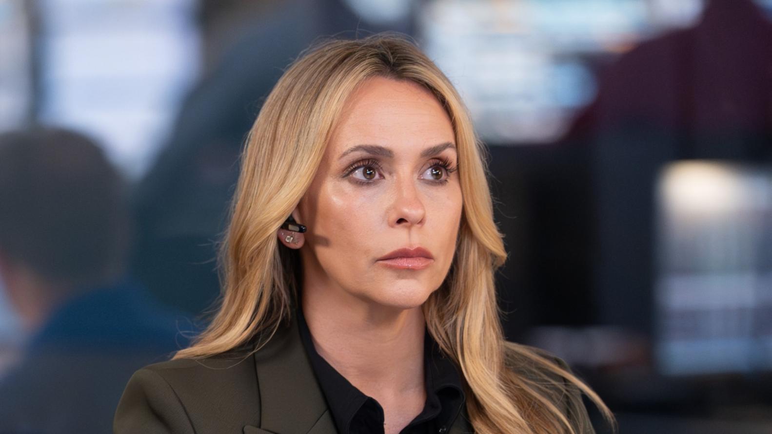 9-1-1 – “Fire in the Hole” – As lava takes over Los Angeles, the 118 works to evacuate scared and trapped citizens. Meanwhile, Athena runs into a familiar face as she searches for a way out of a collapsed tunnel, and Maddie is forced to make an impossible decision. THURSDAY, OCT. 22 (8:00-9:00 p.m. EDT) on ABC. (Disney/Christopher Willard) JENNIFER LOVE HEWITT